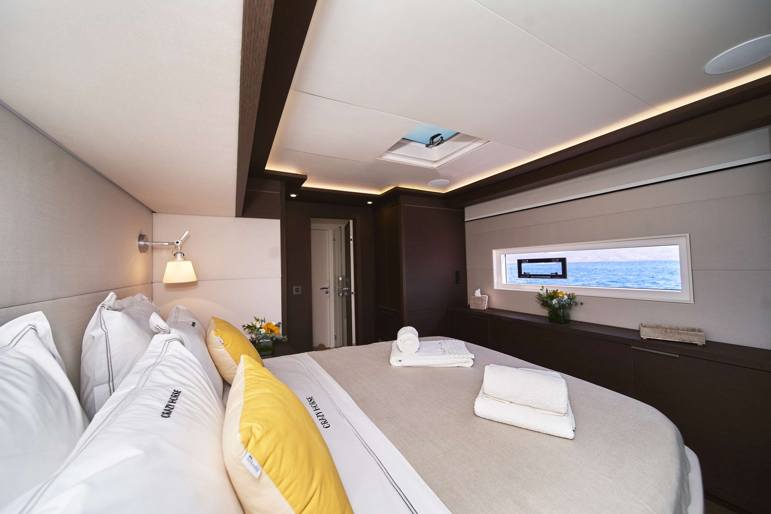 Lagoon 78 power crewed — photo 19