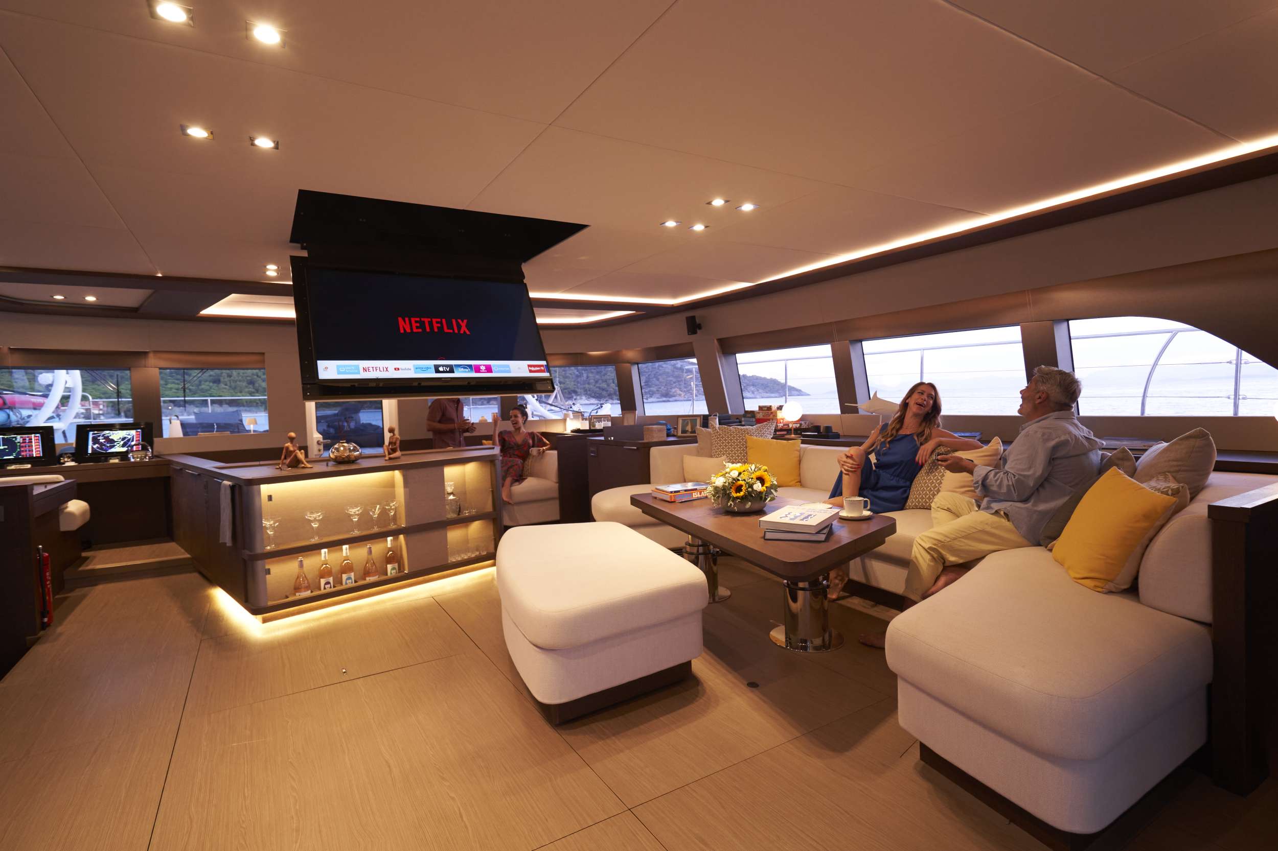 Lagoon 78 power crewed — photo 13