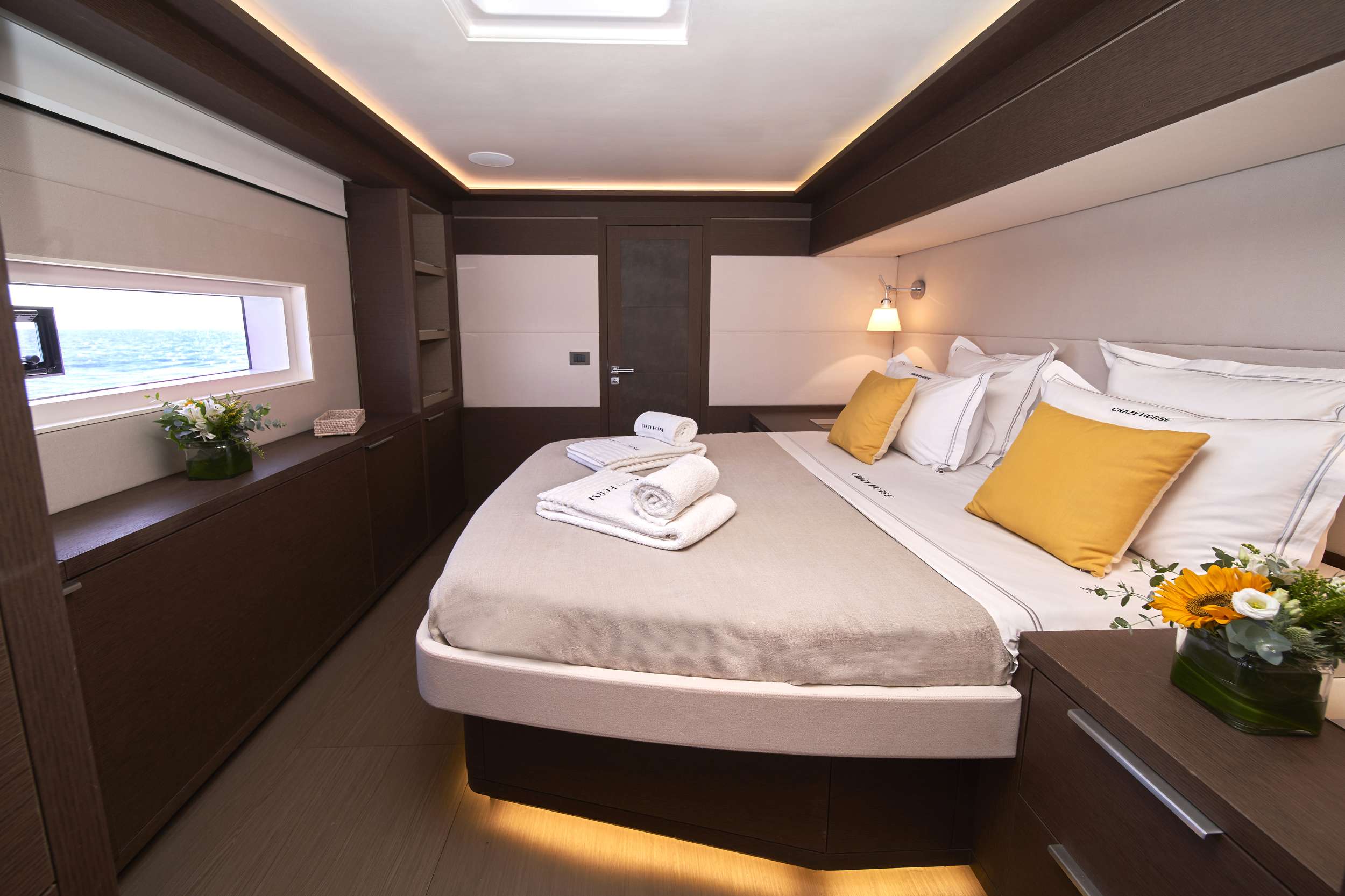 Lagoon 78 power crewed — photo 17