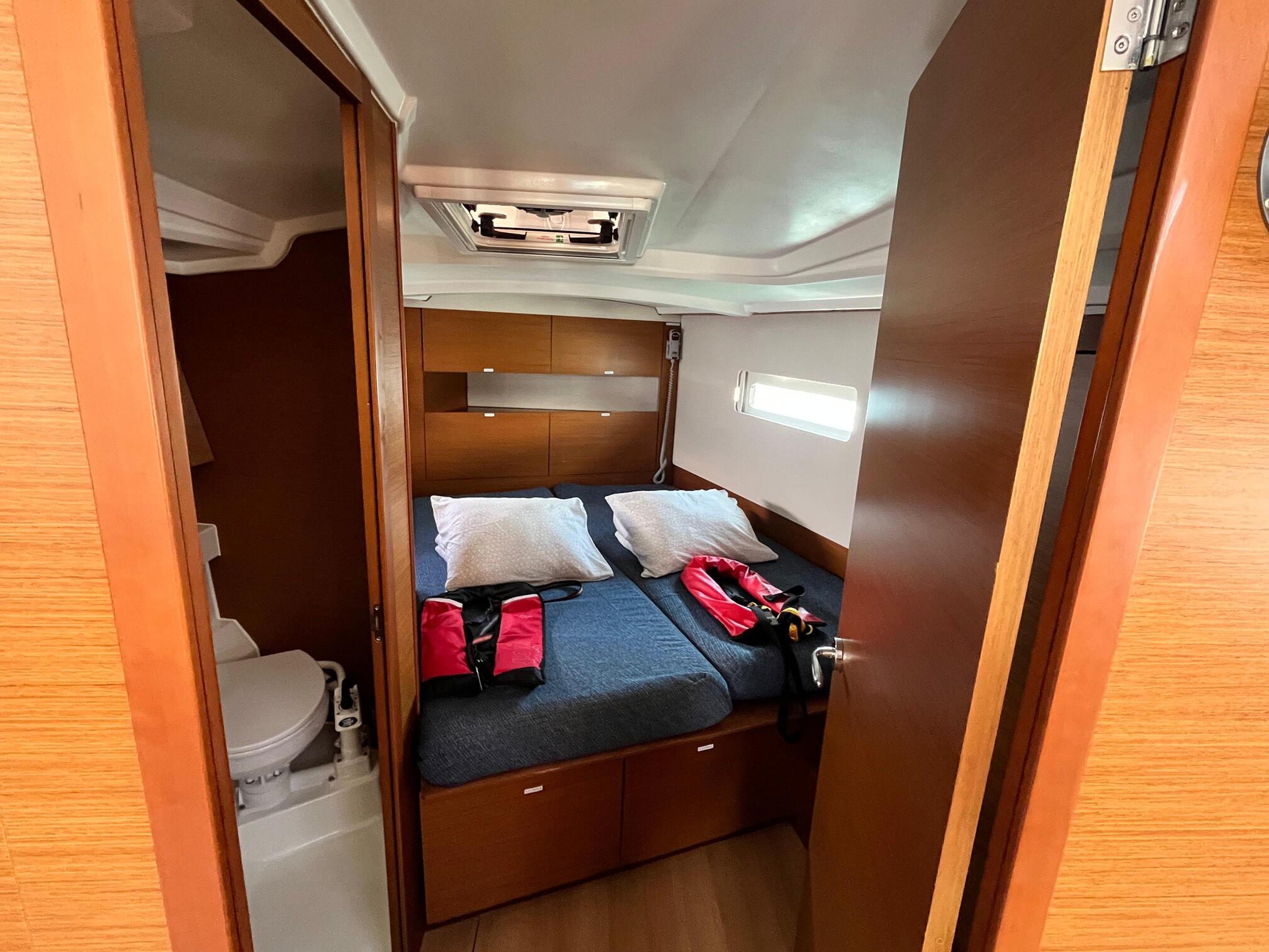 Sun Odyssey 410 — photo 8