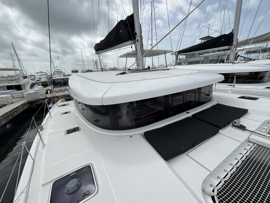 Lagoon 42 — photo 7