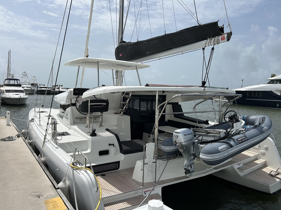 Lagoon 42 — photo 1