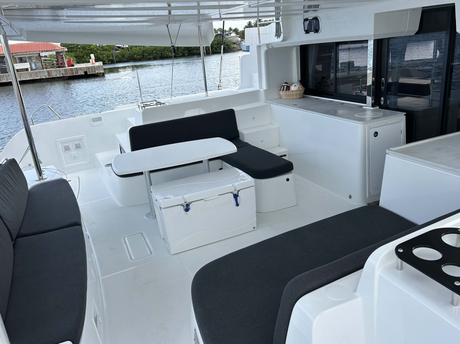 Lagoon 46 — photo 3