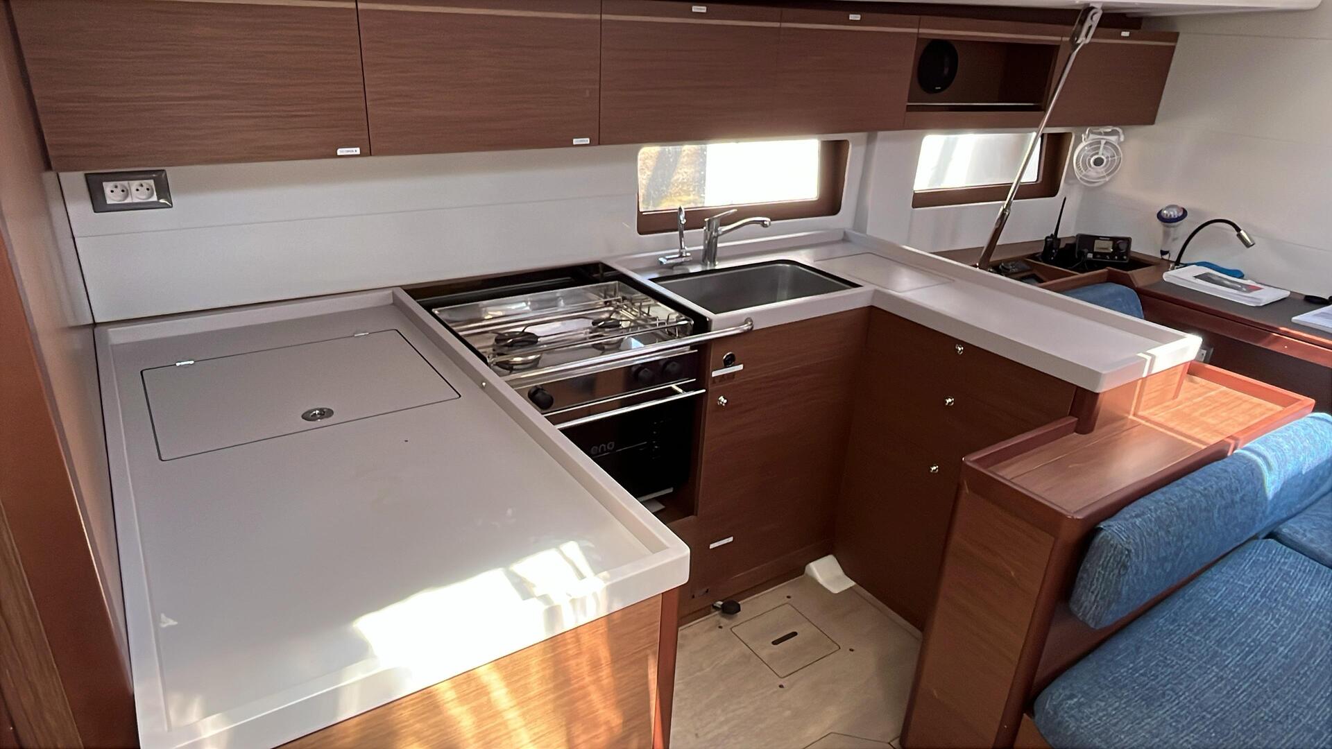 Oceanis 51.1 — photo 15