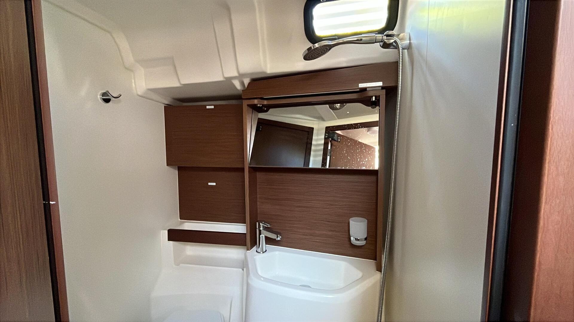 Oceanis 51.1 — photo 21