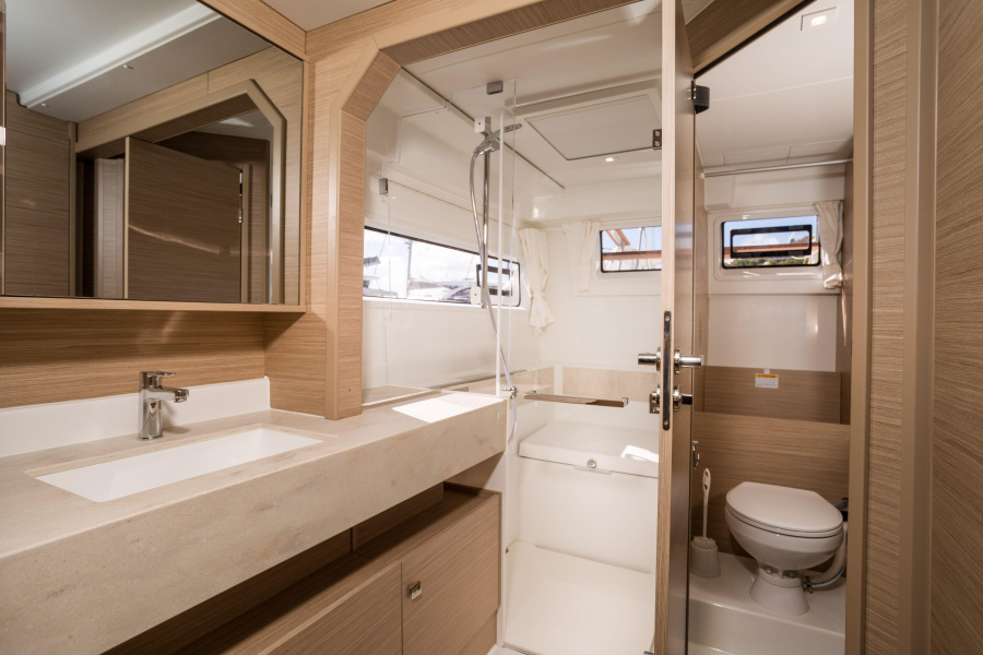 Lagoon 43 — photo 15