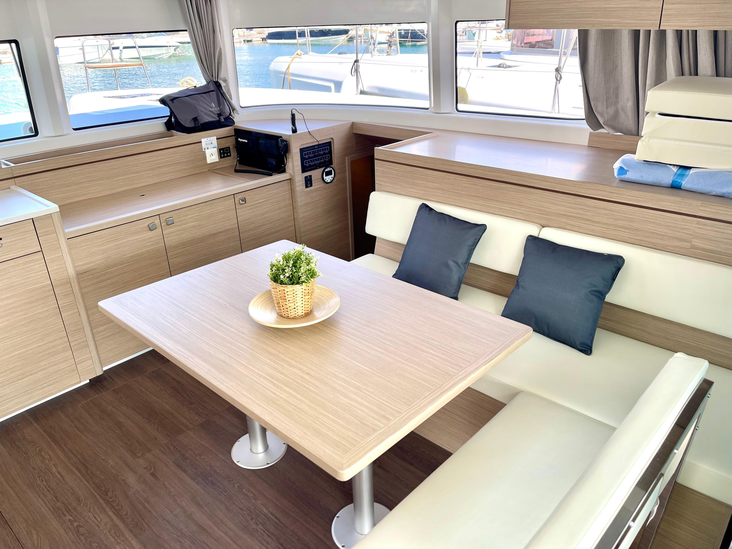 Lagoon 43 — photo 16