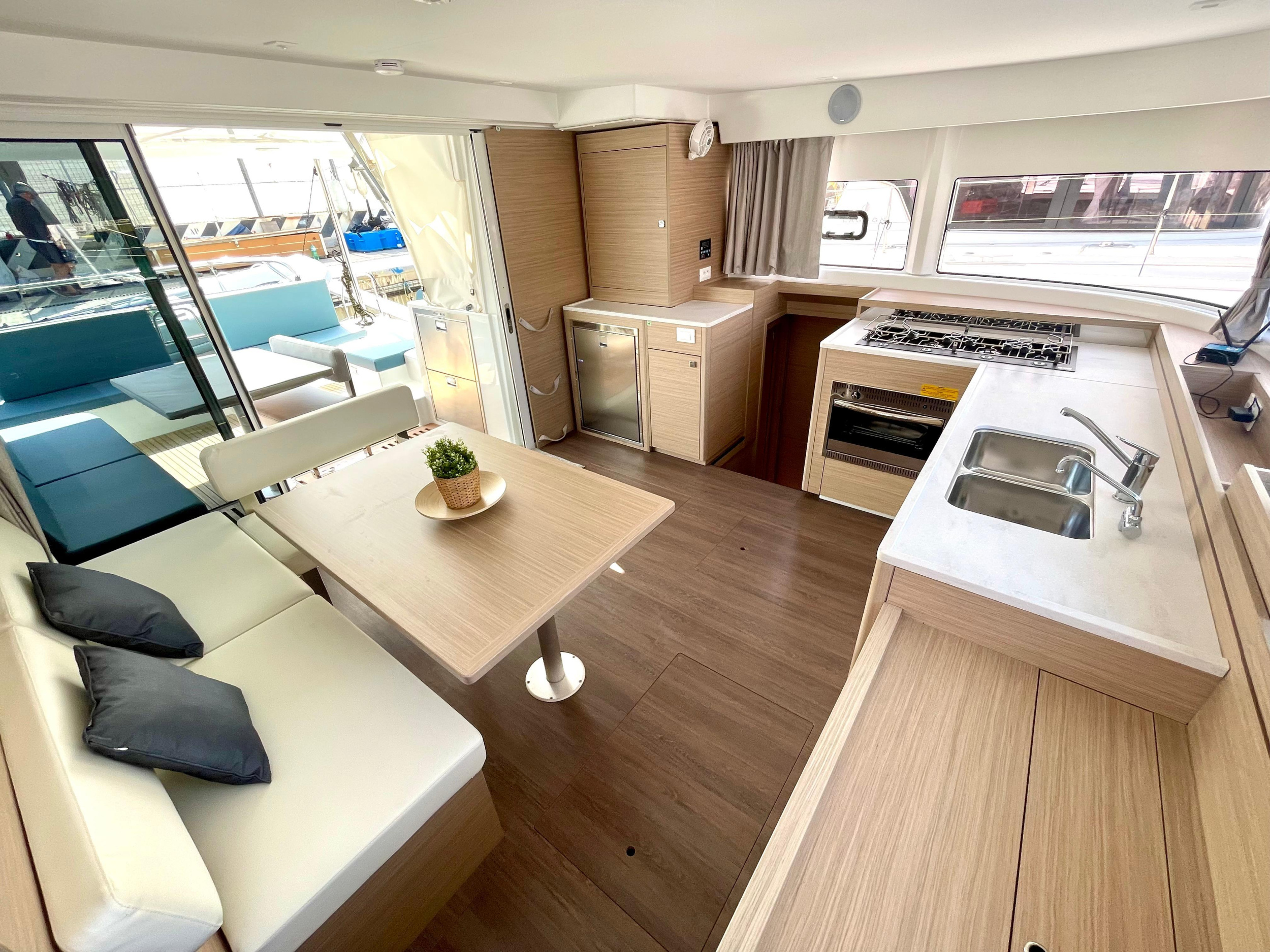 Lagoon 43 — photo 18