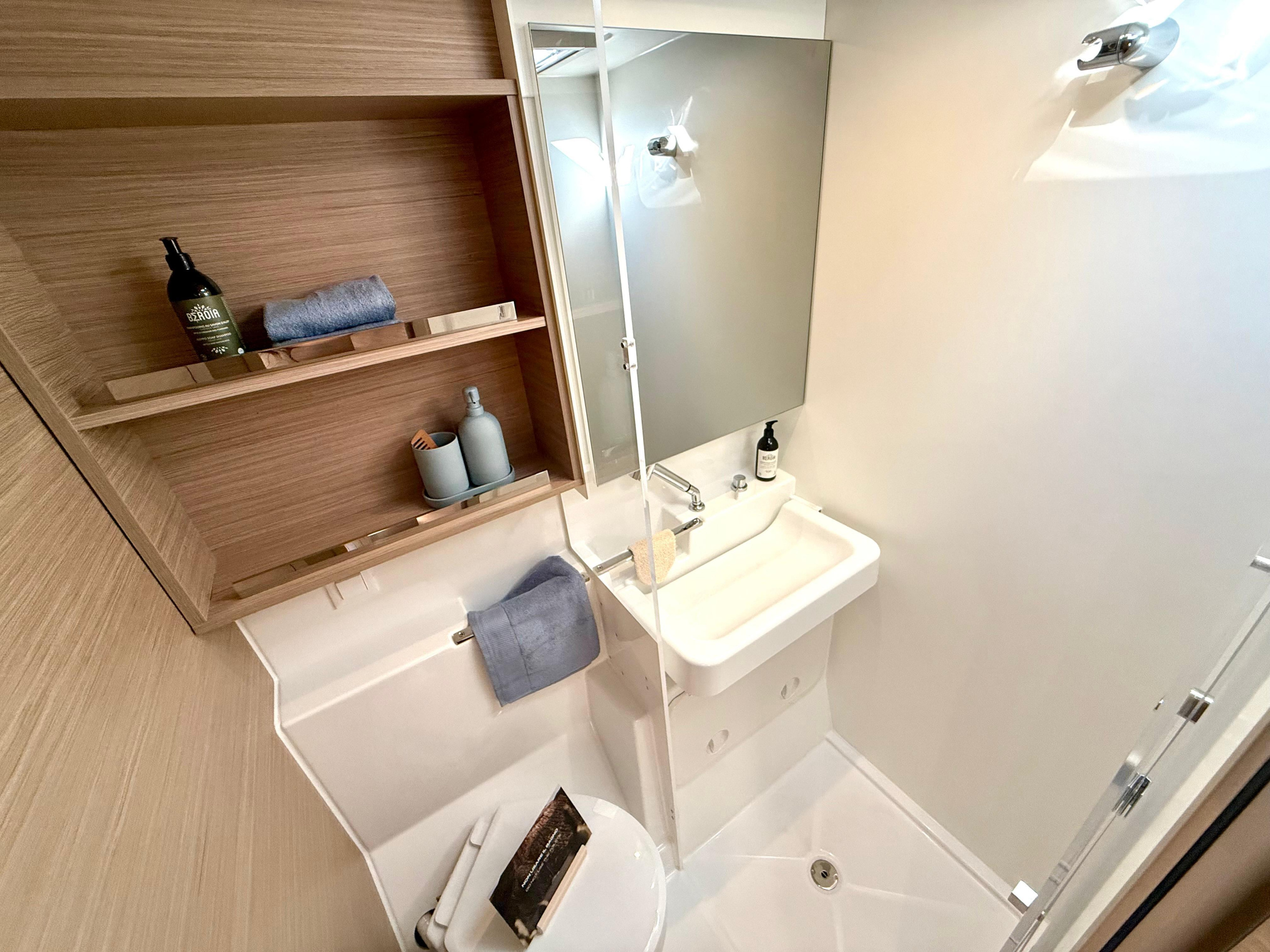 Lagoon 43 — photo 21
