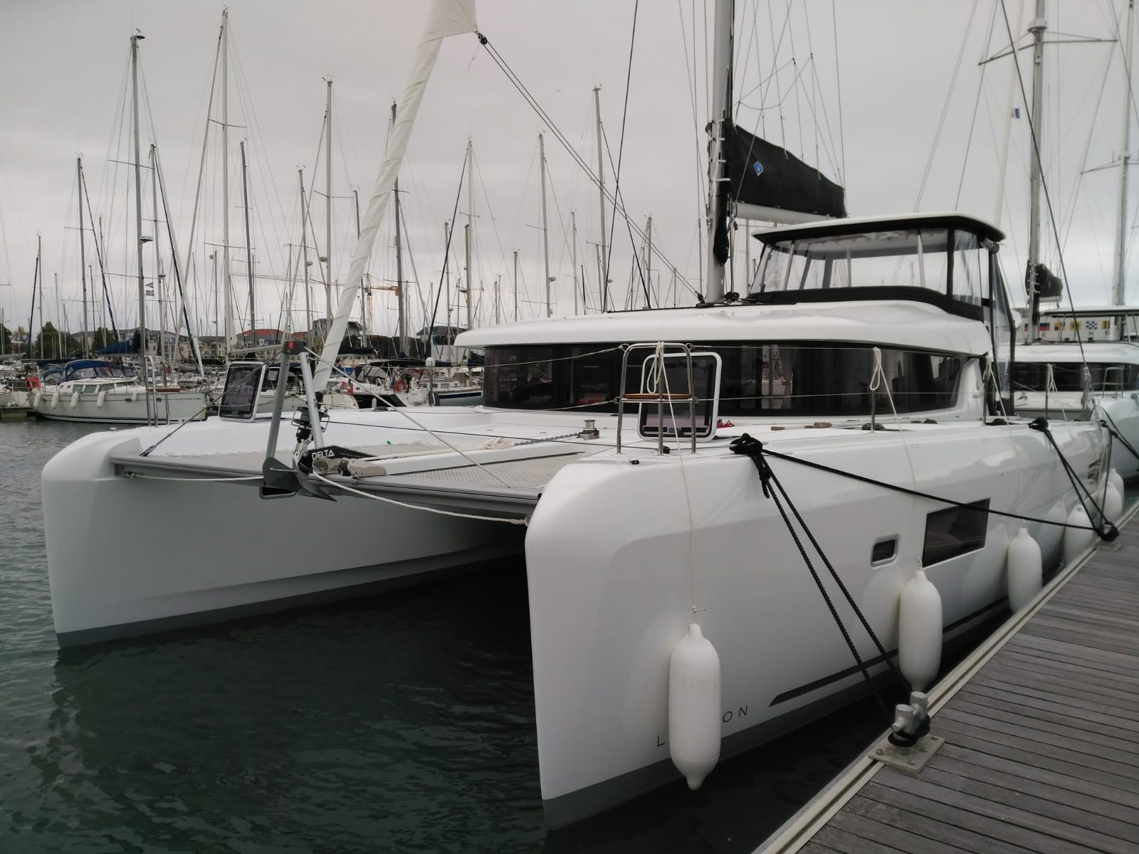 Lagoon 42 — photo 2