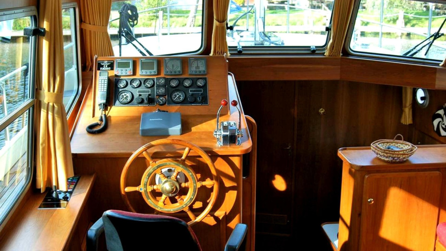 LinssenDutch Sturdy 380 AC Twin — photo 5
