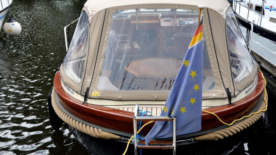 Photo #1 - AntarisCruiser MK 825 (Edmond Dantès) en Brehm & Presch Marina GbR / Marina Alter Hafen - 209