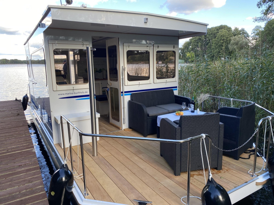 Photo #1 - Rollyboot8.2 (Happy-Hausboot) en Marina - 1709