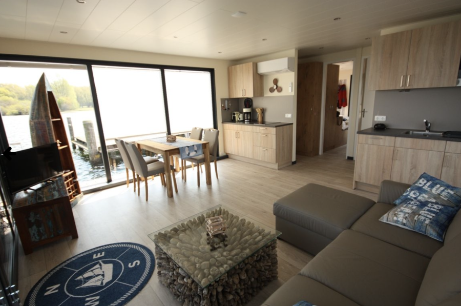 1Floating 44 Schwimmferienhaus — photo 6