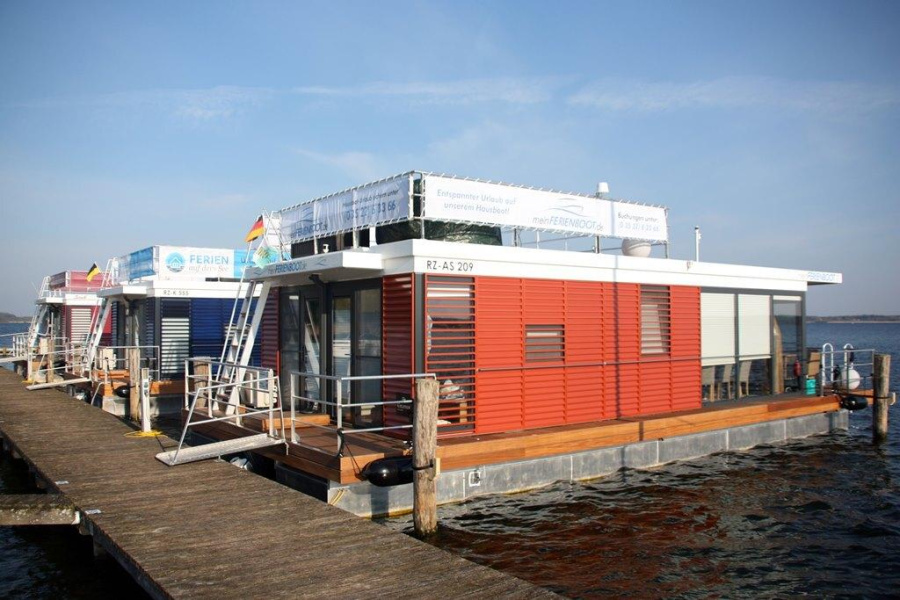 1Floating 44 Schwimmferienhaus — photo 2