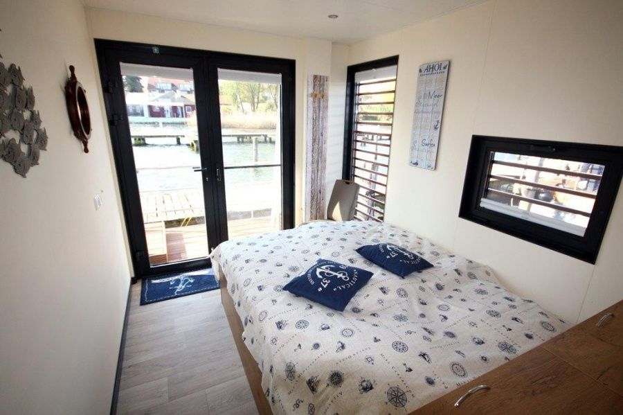 1Floating 44 Schwimmferienhaus — photo 10