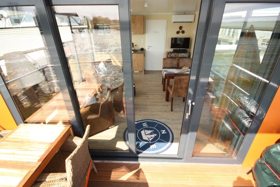 1Floating 30 Schwimmferienhaus — photo 13
