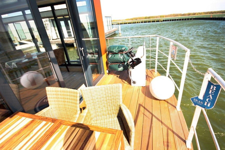 1Floating 30 Schwimmferienhaus — photo 14