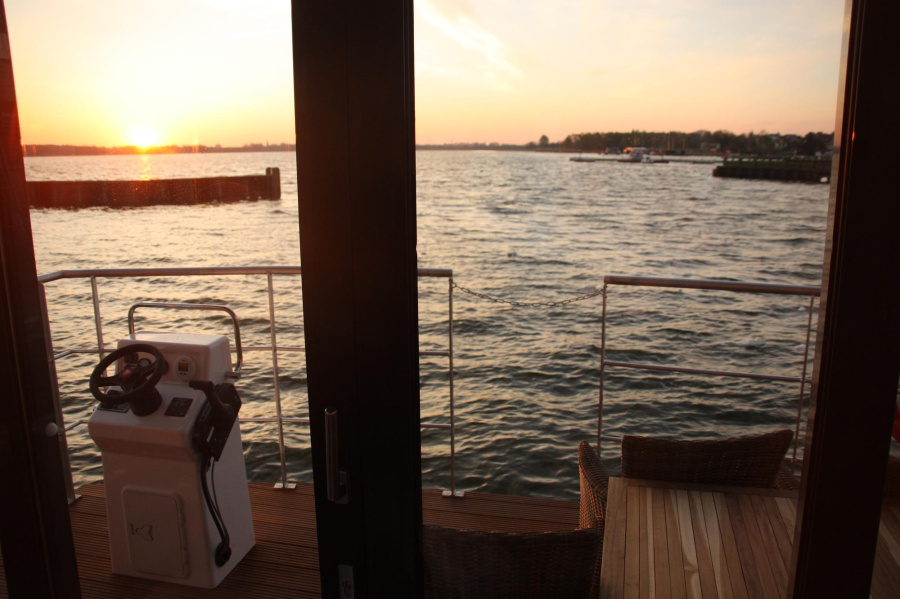 1Floating 30 Schwimmferienhaus — photo 16