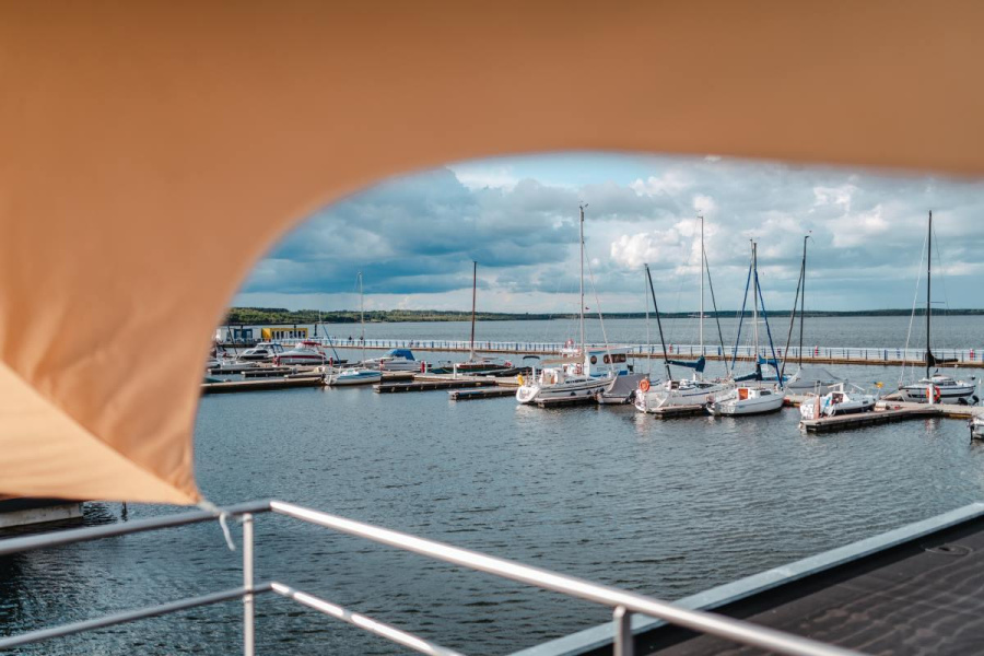 FLOATING44-2 — photo 17
