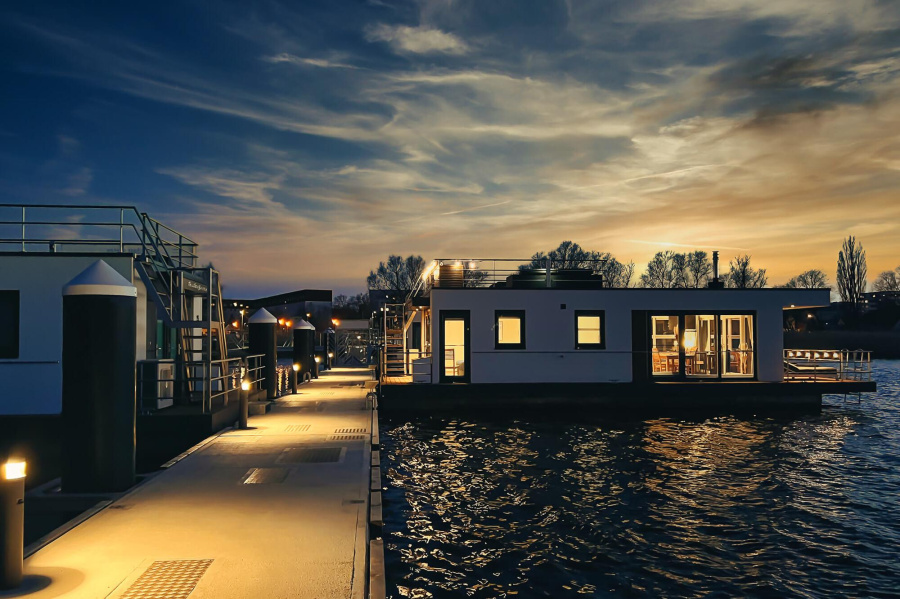 FLOATING44-3 — photo 26