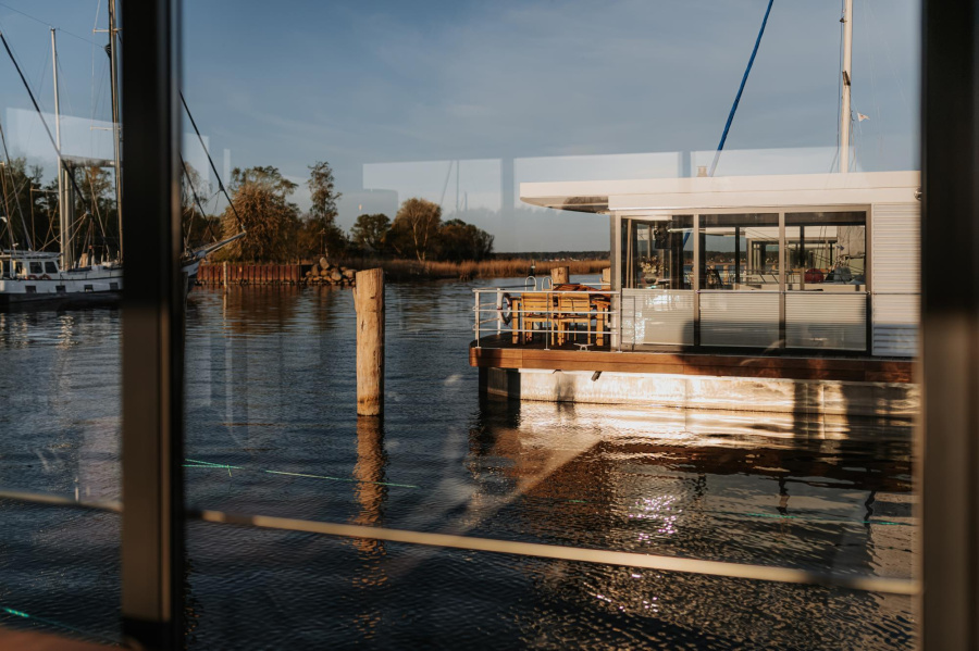 FLOATING44 — photo 17