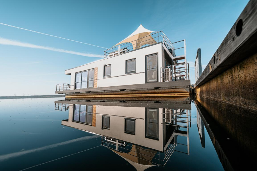 FLOATING44-3 — photo 20