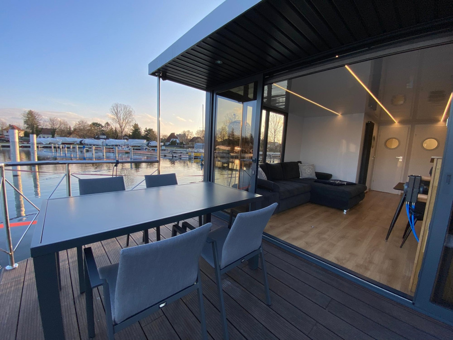 Houseboat One - 1