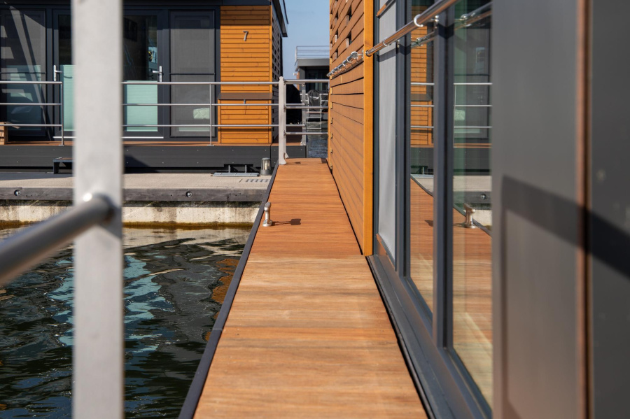 FLOATING44-2 — photo 4