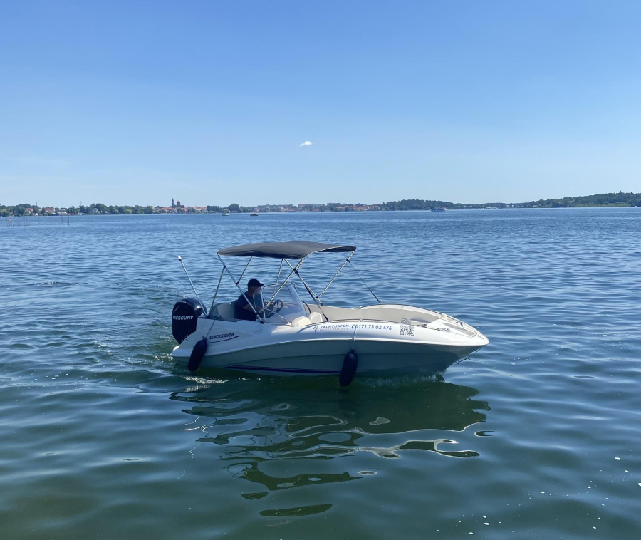 Photo #1 - TagescharterQuicksilver (Quicksilver 505 Commander) en Yachthafen Müritz - Kamerun - 2023