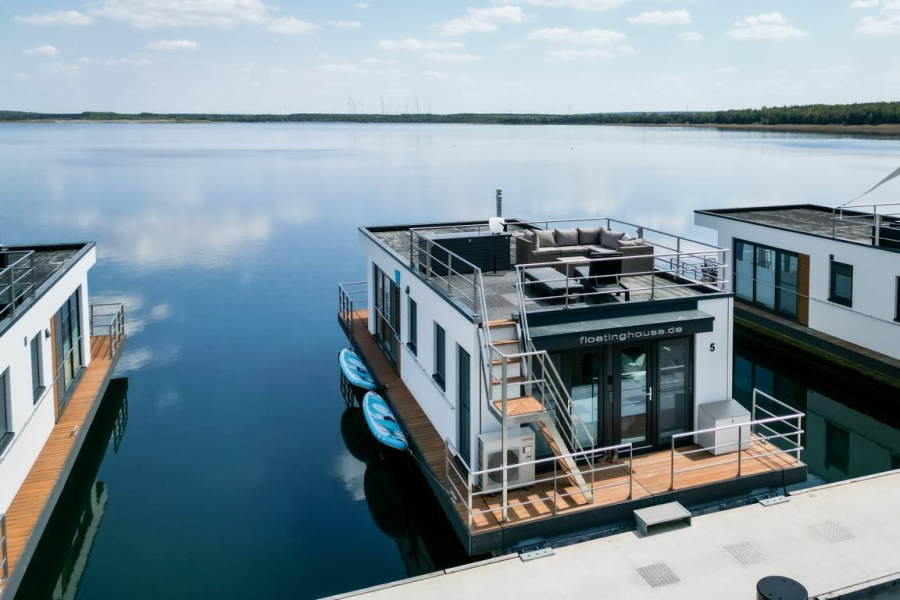 FLOATING44-3 — photo 25