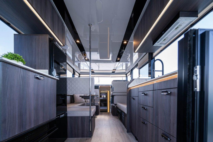 Cobra YachtsMaestro 42 — photo 4