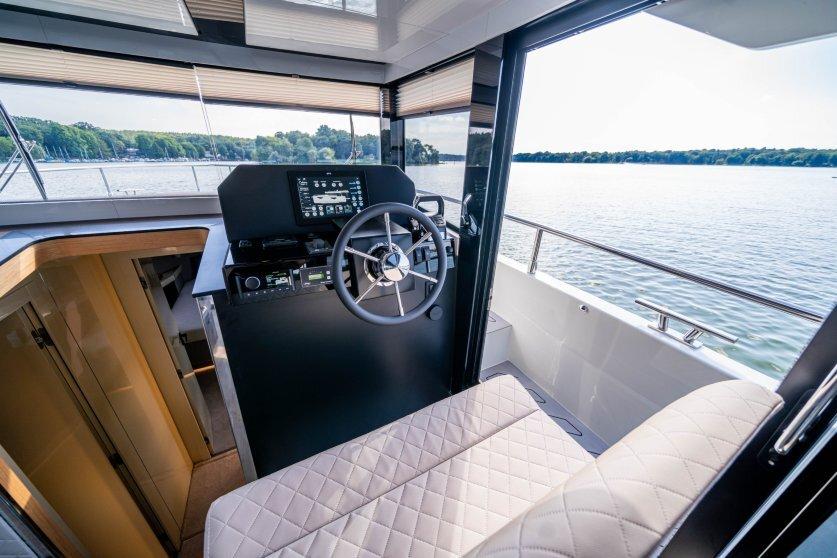 Cobra YachtsMaestro 42 — photo 7