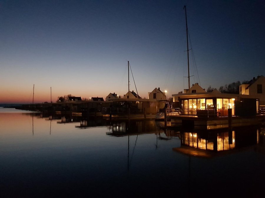FLOATING44 — photo 2