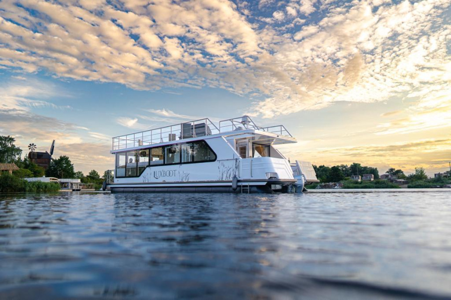 HausbootLuxboot Floating House — photo 22