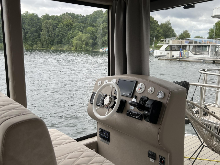 HausbootLuxboot Floating House — photo 11