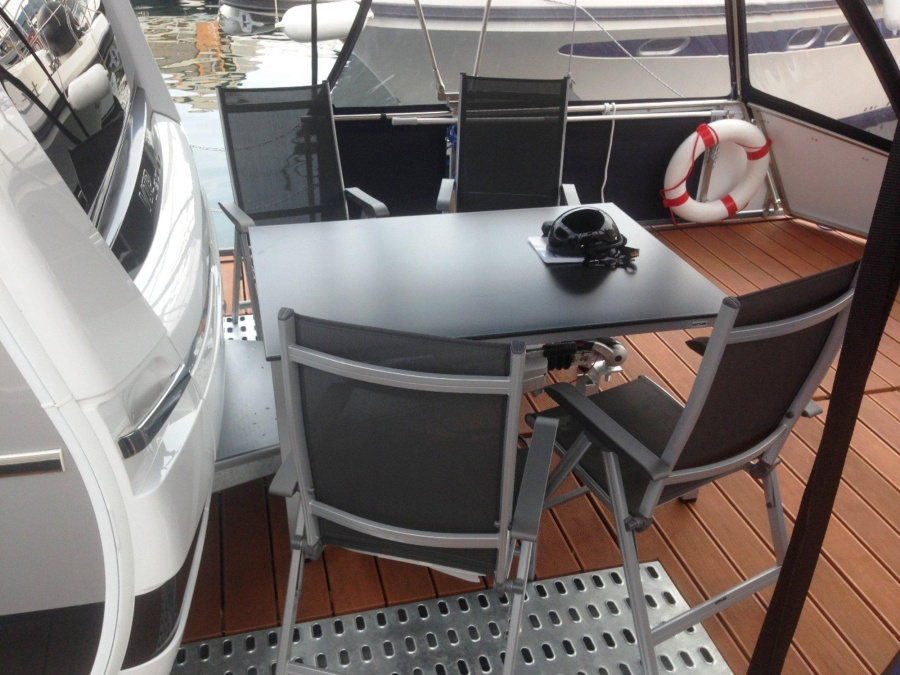 Photo #1 - TechnusTrimaran-Schwimmplattform (Wechsel-Wassercamper mit eigenem Fahrzeug (2)) en Yachthafen Maribell - 2796