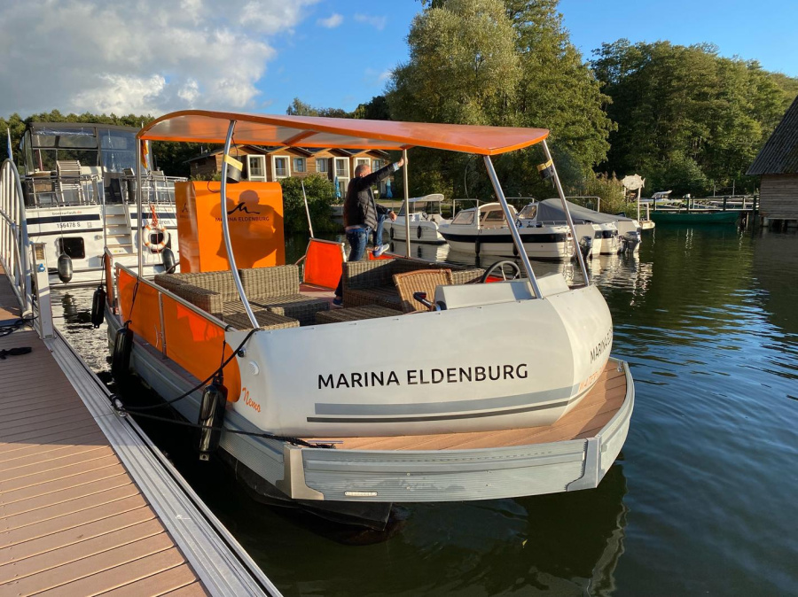 Marina EldenburgParty & Badefloss — photo 7