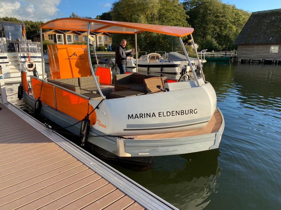 Marina EldenburgParty & Badefloss — photo 8