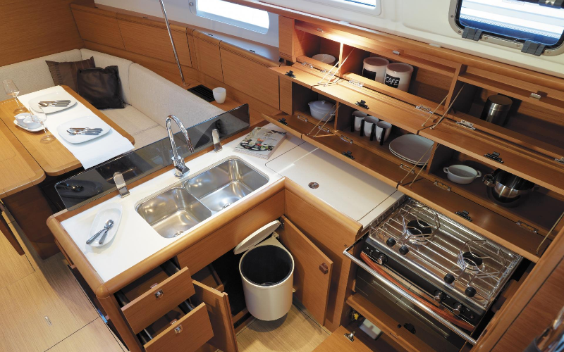 SUN ODYSSEY 379 DL 3CAB — photo 517