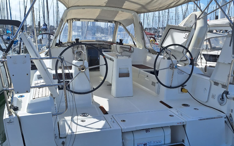OCEANIS 38 DERIVEUR — photo 313