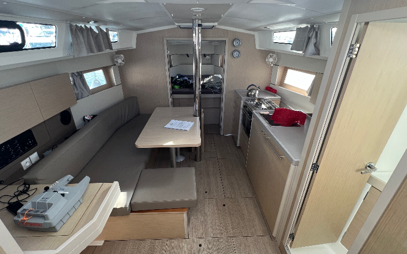 OCEANIS 38.1 — photo 448