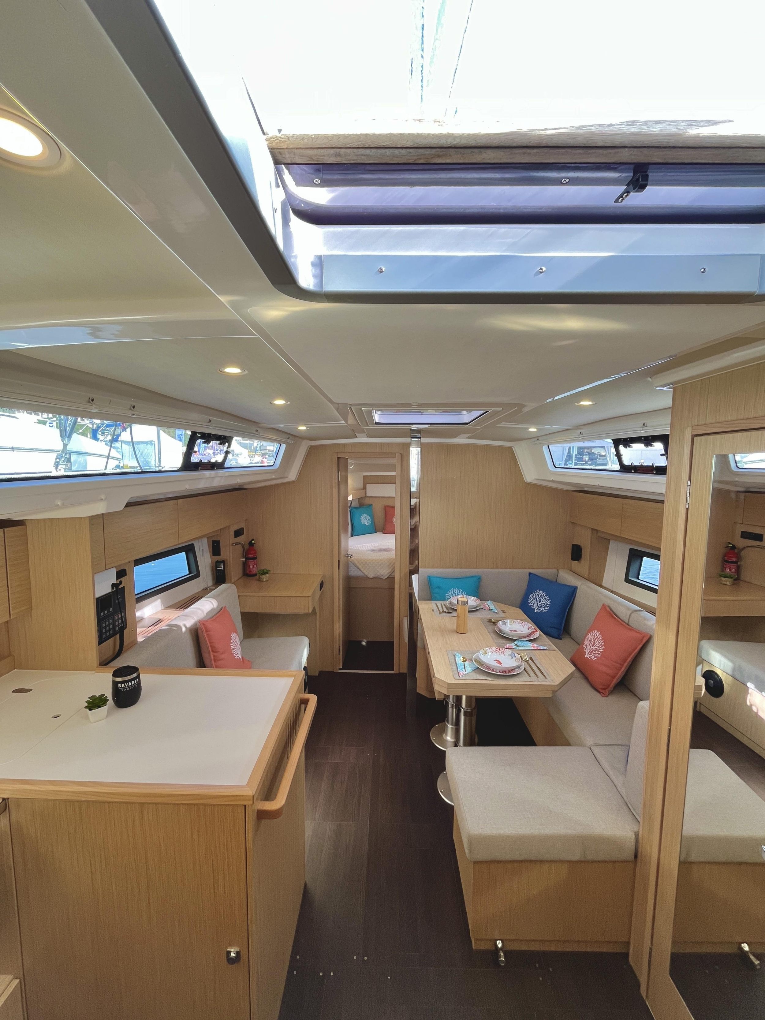 BAVARIA C38 — photo 4