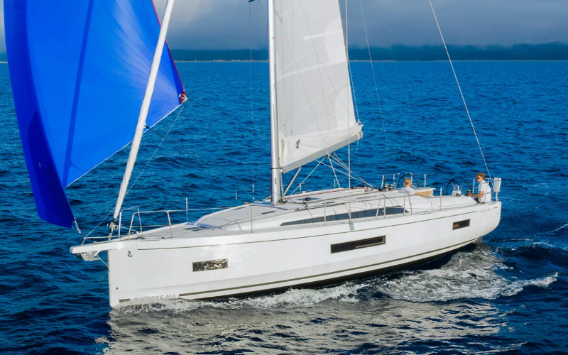 Photo #1 - OCEANIS 40.1   4 CAB (KARANTEZ) en CROUESTY - 27176