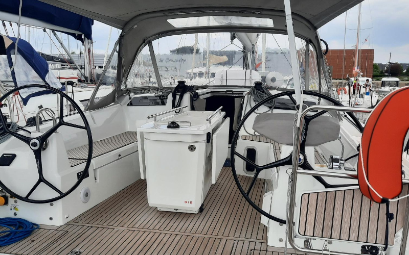 OCEANIS 40.1 4 CAB — photo 425