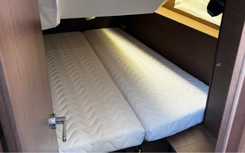 OCEANIS 40.1 4 CAB — photo 492