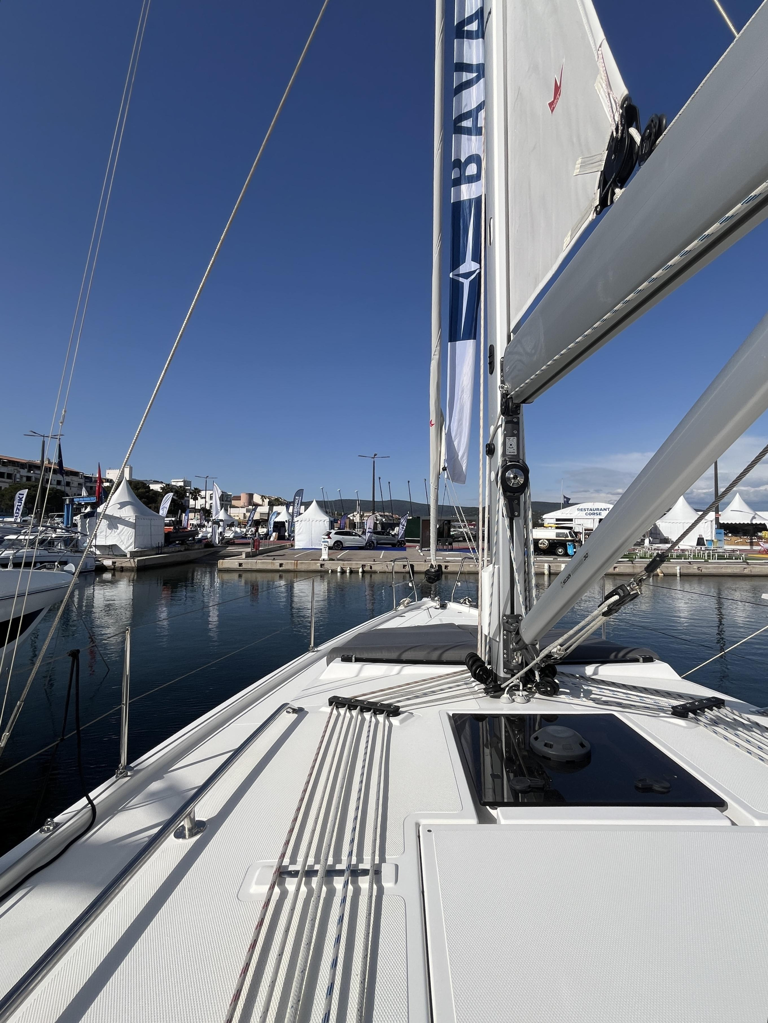 BAVARIA C38 — photo 328