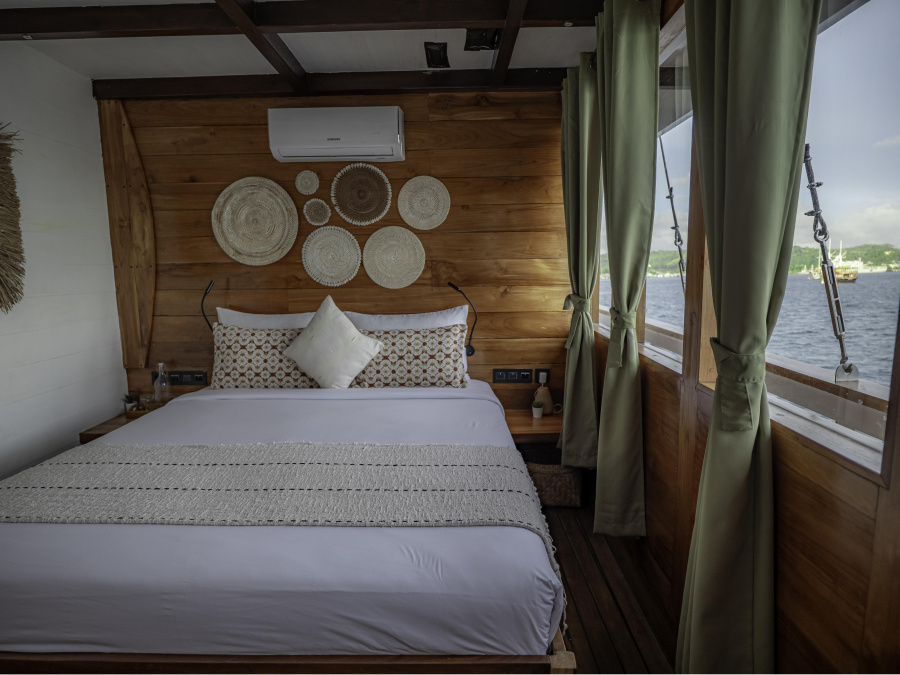 West & Central Komodo Sailing Cruise — photo 29