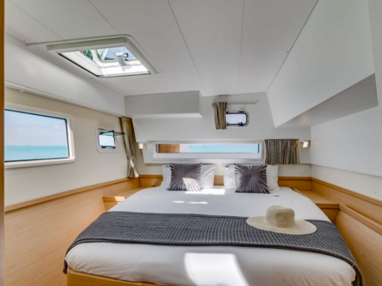 Lagoon 42