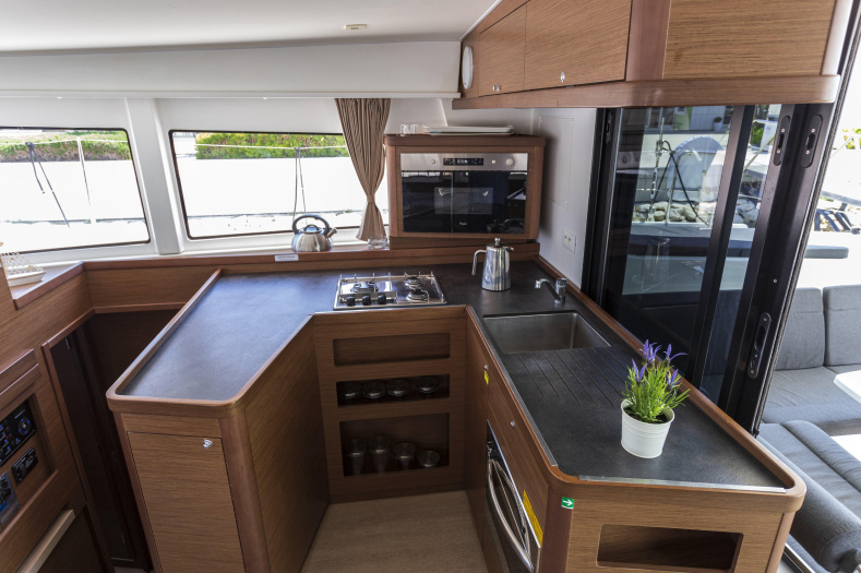 Lagoon 42 - 4 + 2 cab.